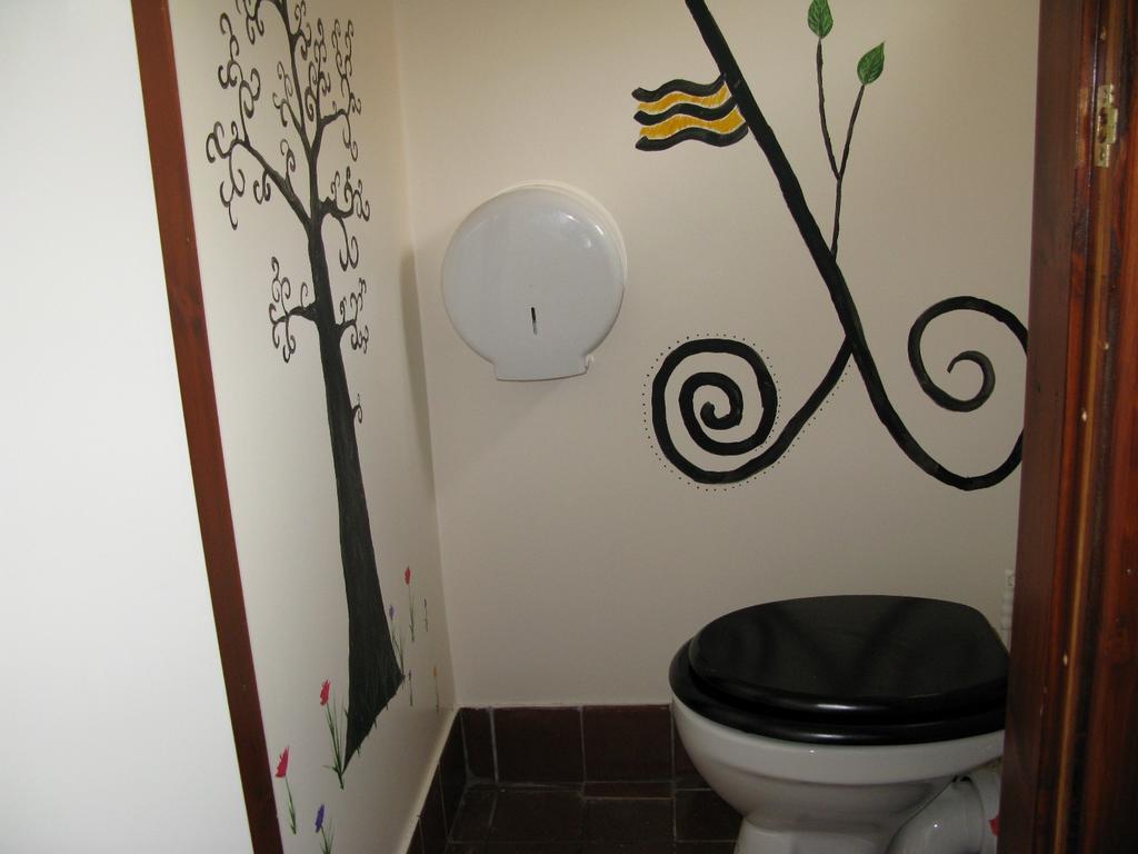 Aille River Tourist Hostel And Camping Doolin Quarto foto