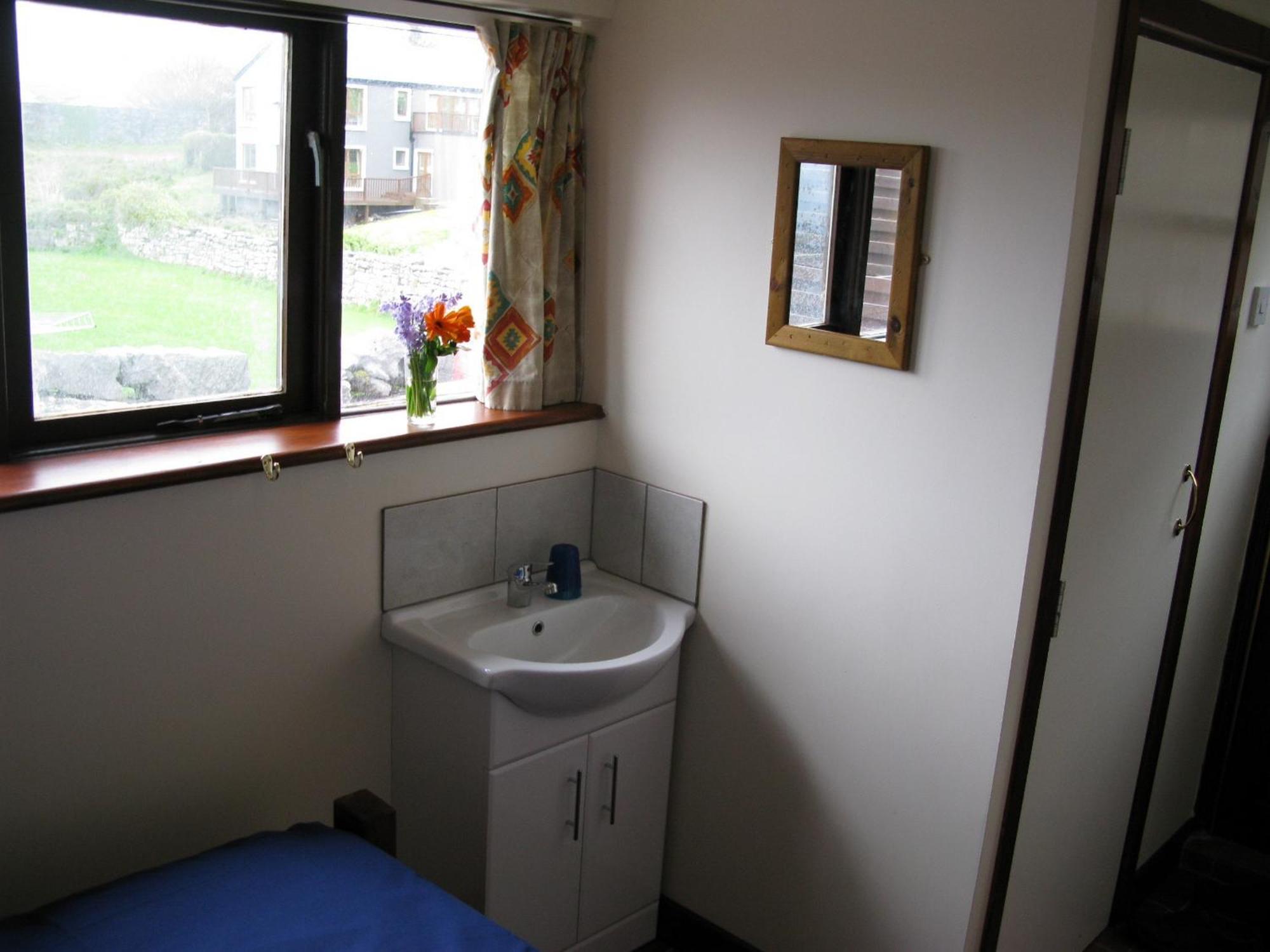 Aille River Tourist Hostel And Camping Doolin Quarto foto