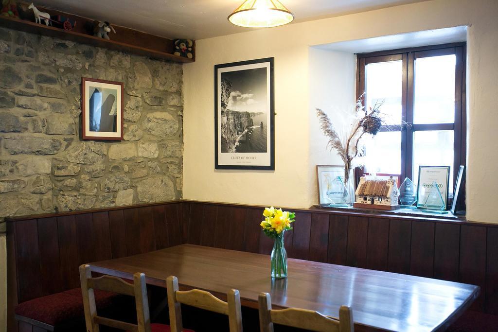 Aille River Tourist Hostel And Camping Doolin Exterior foto